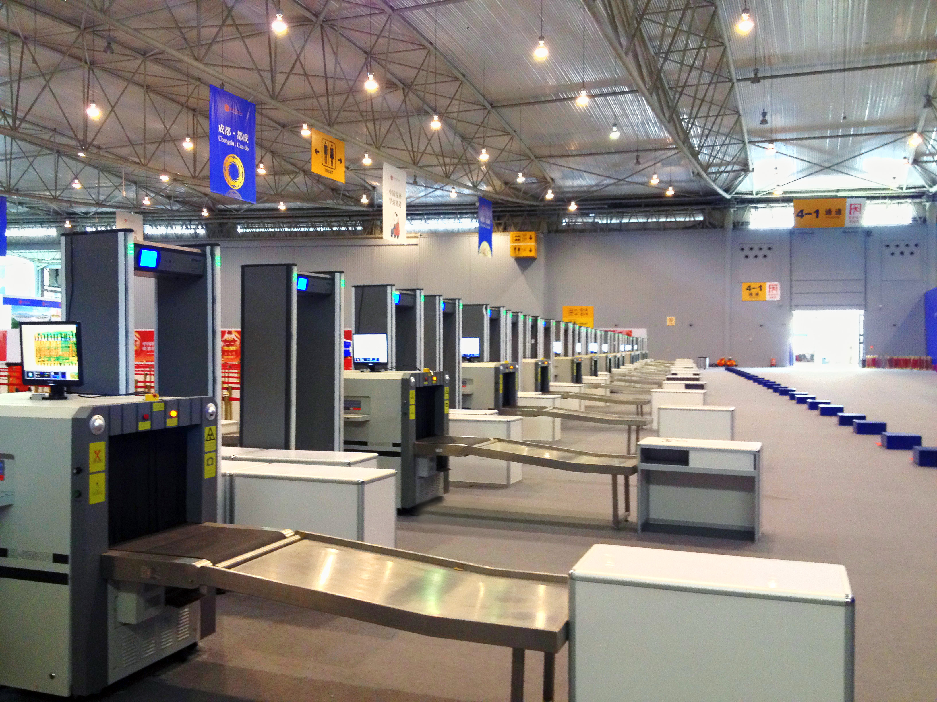 ¿Cómo instalar un escáner de equipaje por rayos X?