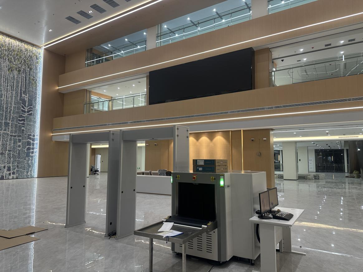 Las máquinas de inspección de seguridad continúan siendo enviadas desde el Hospital People's