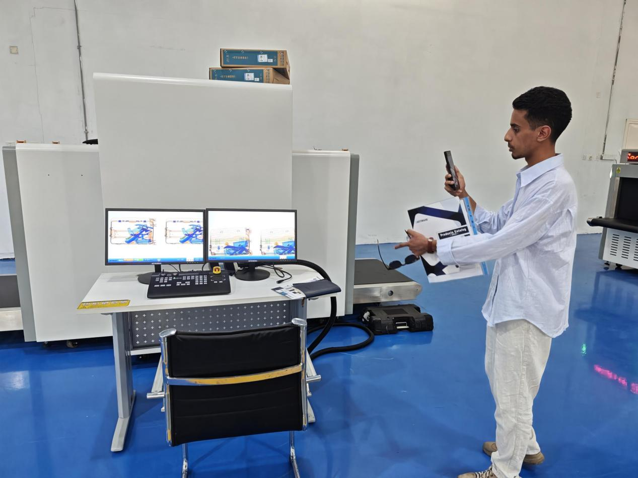 Partido importante de las visitas de Yemen para discutir los planes de adquisición para equipos de inspección de seguridad del aeropuerto