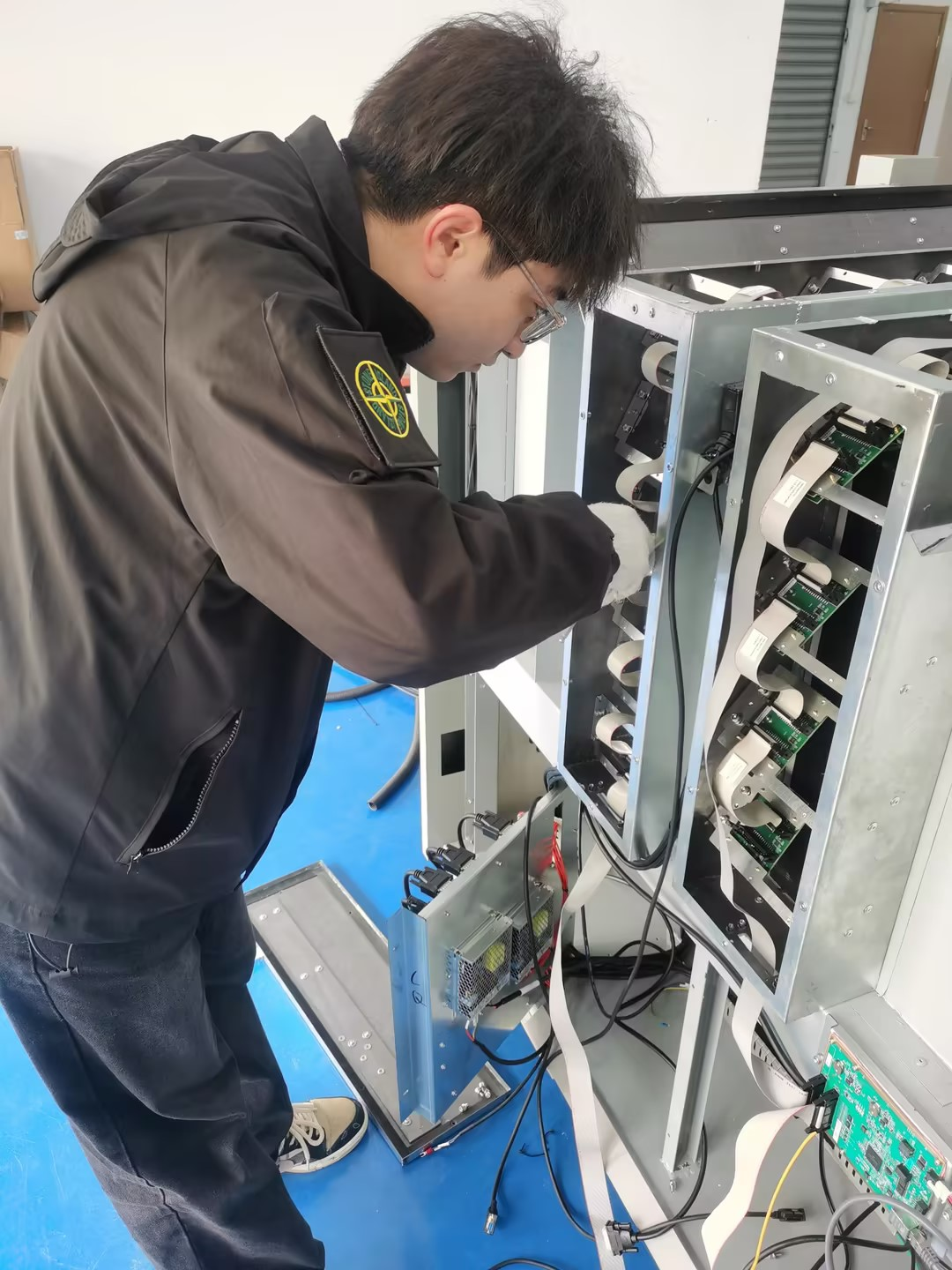 Aprender y practicar en la línea de producción de la máquina de detección de seguridad