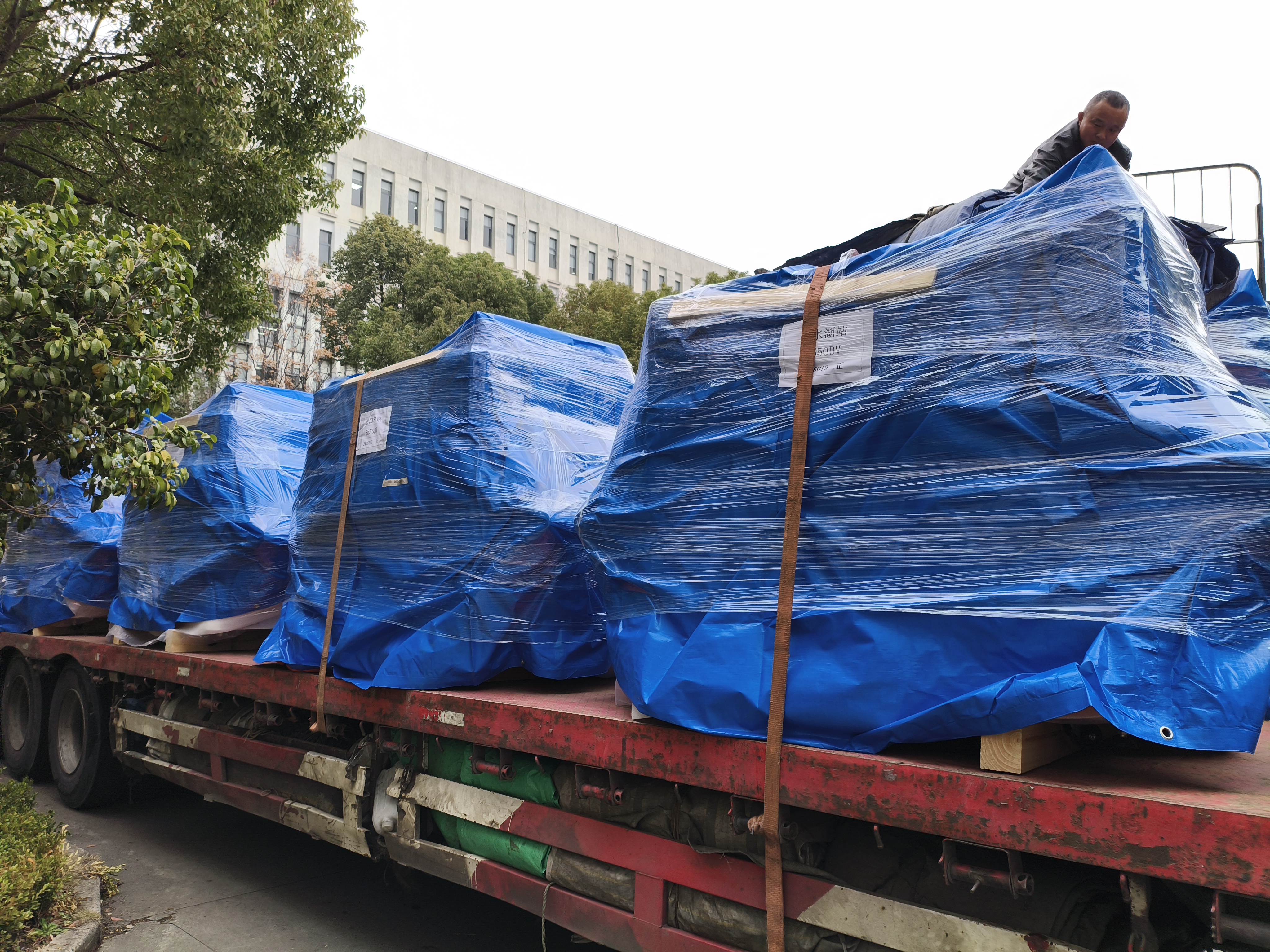 Entrega del proyecto: una gran cantidad de terrenos 6550DV en estaciones de metro de Wuhan