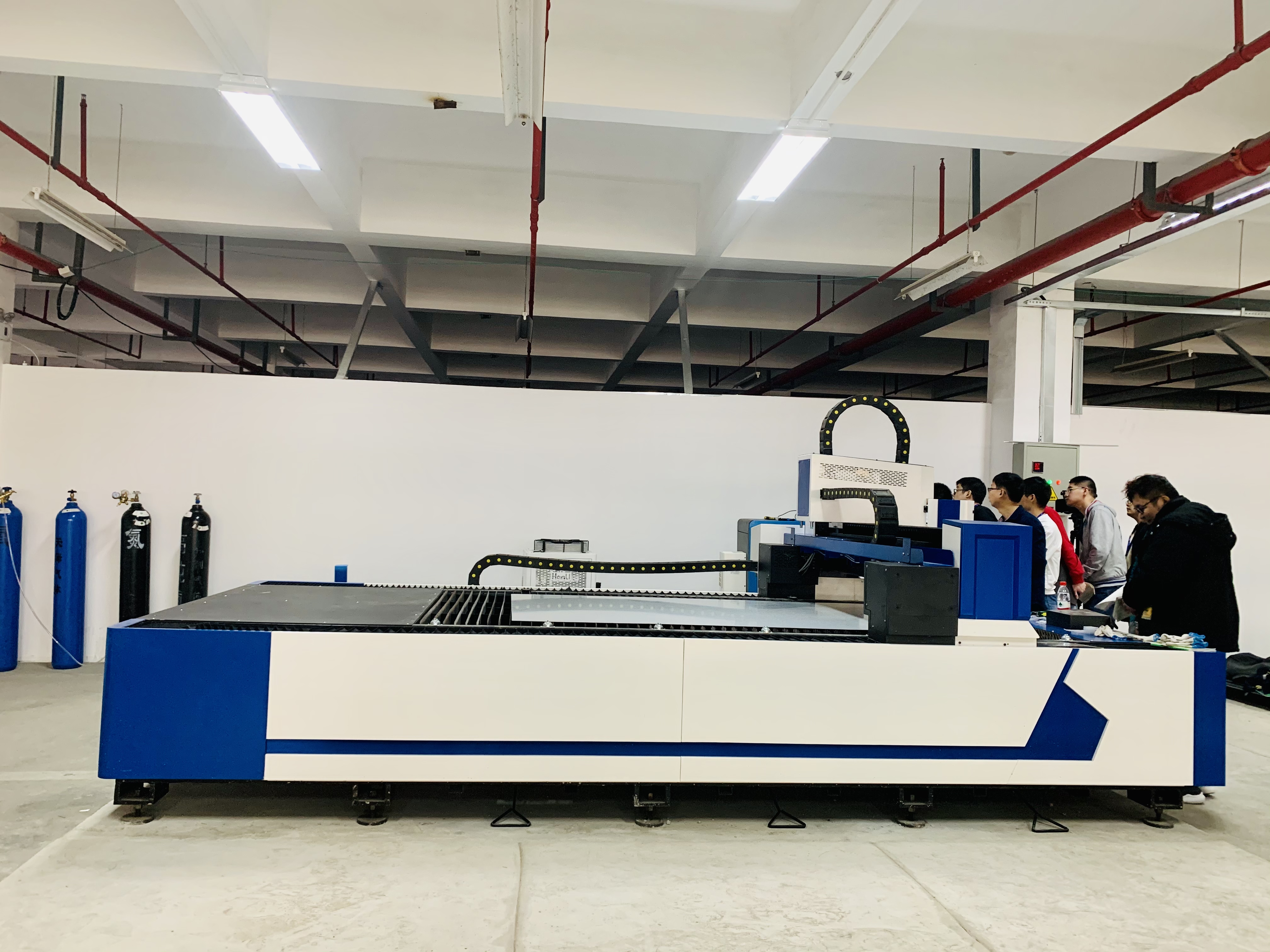 Cómo preparamos el equipo: máquina cortadora.