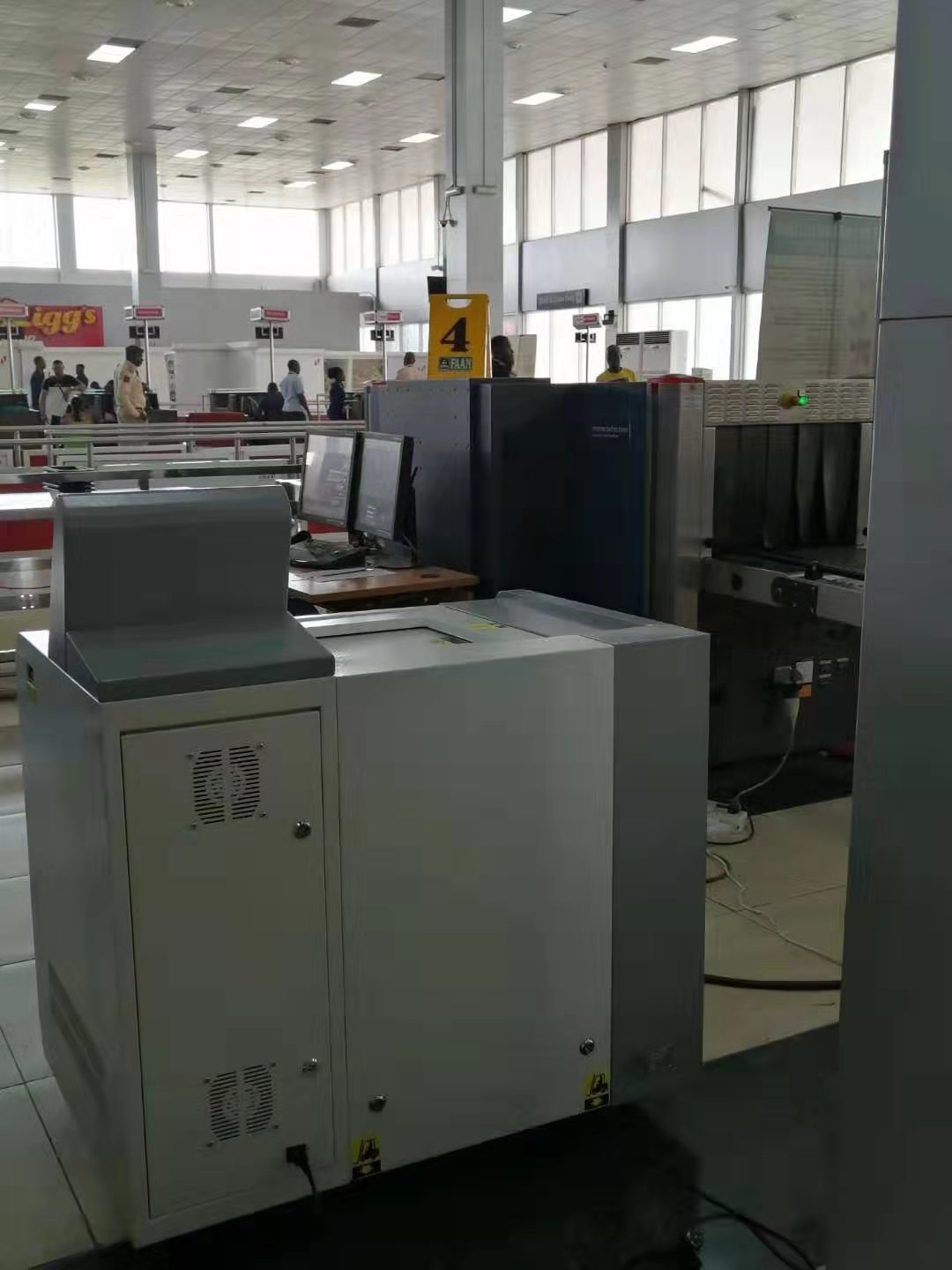 Máquina de rayos X fabricada en China.